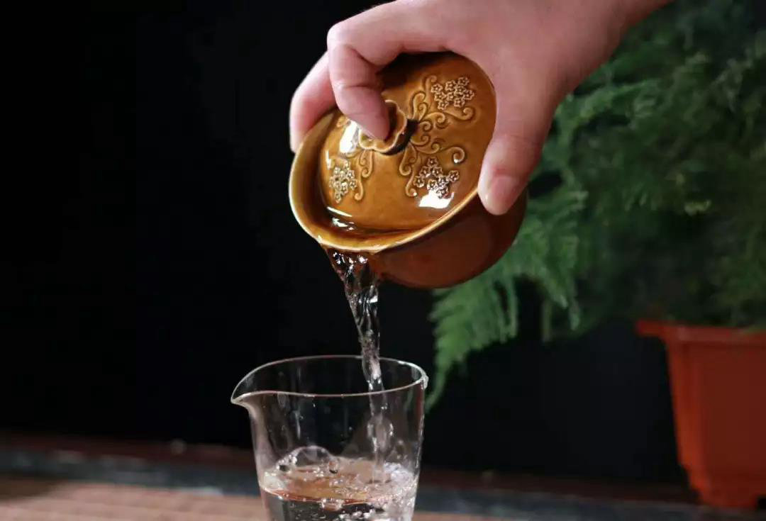 喝好茶，是要用蓋碗的