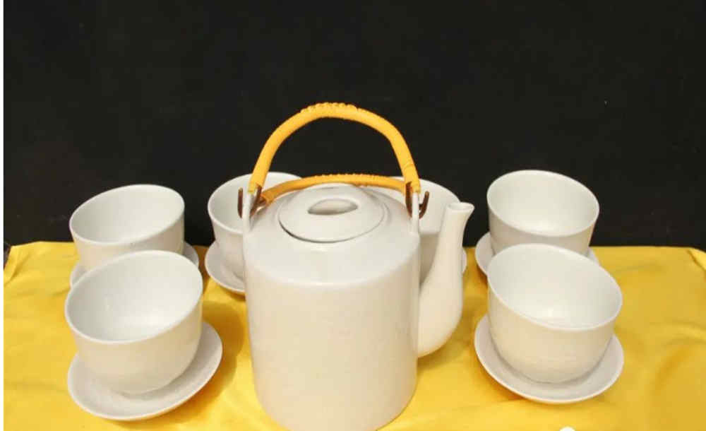 定窯傳承人劉軍民:秉承定窯古韻 堅守匠心(圖2) 定窯傳承人劉軍民燒制的茶具套裝.jpg