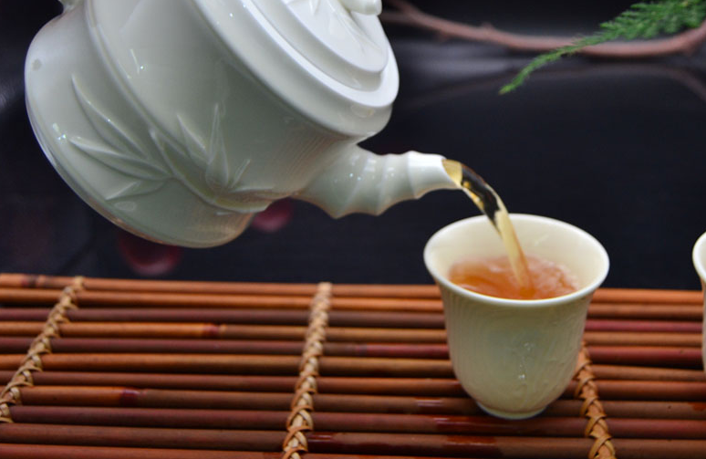 白瓷茶器上的茶漬怎么清洗？(圖2)