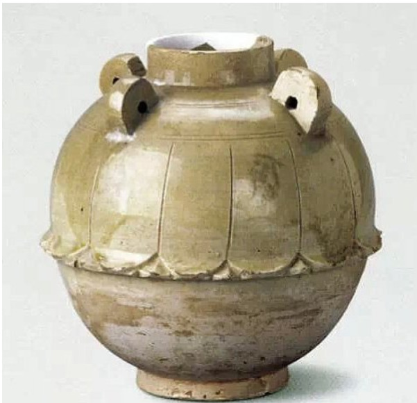 從范粹墓出土白釉四系罐，還不算真正意義上的白瓷