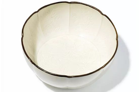 定窯劃花八棱大盌，曾被拍賣出天價(jià)